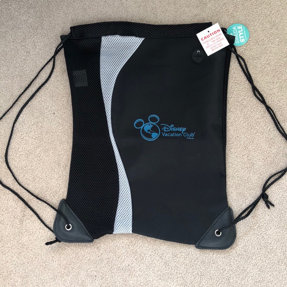 Sweda cinch pack with Disney Vacation Club logo